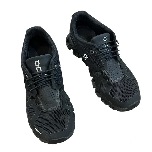 On Running Women's Black Trail Sneakers - Picture 1 of 7